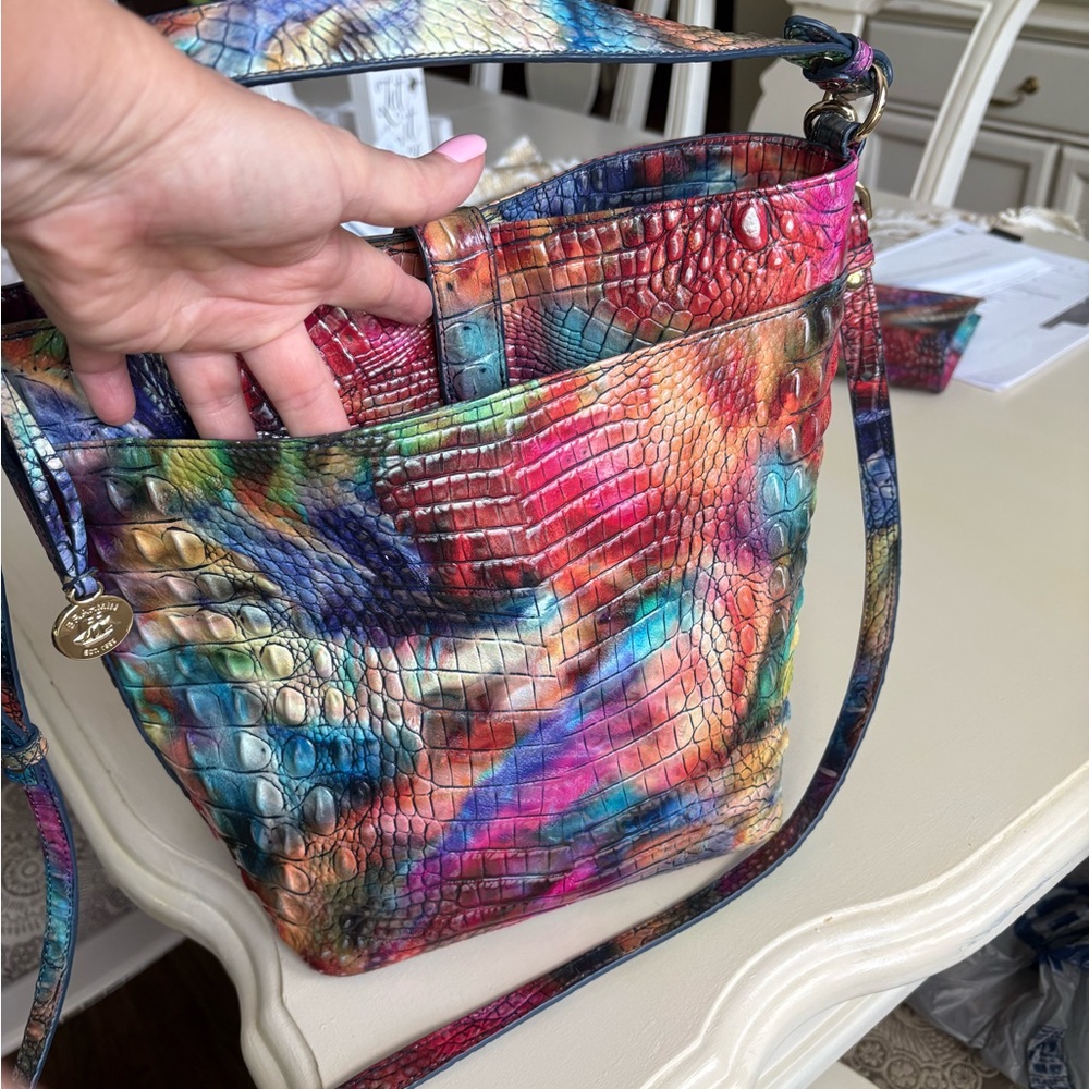 Brahmin multi color large  Melbourne bucket - Picture 3 of 8
